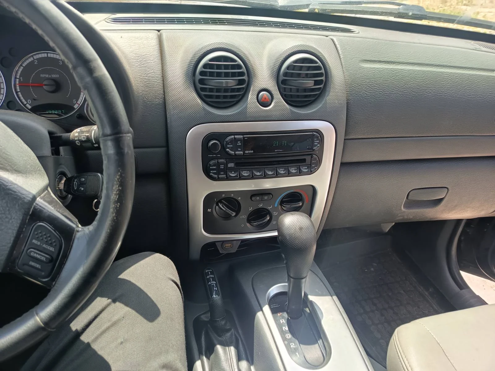 Jeep Cherokee Liberty LIMITED EDITION , снимка 4 - Автомобили и джипове - 55003361