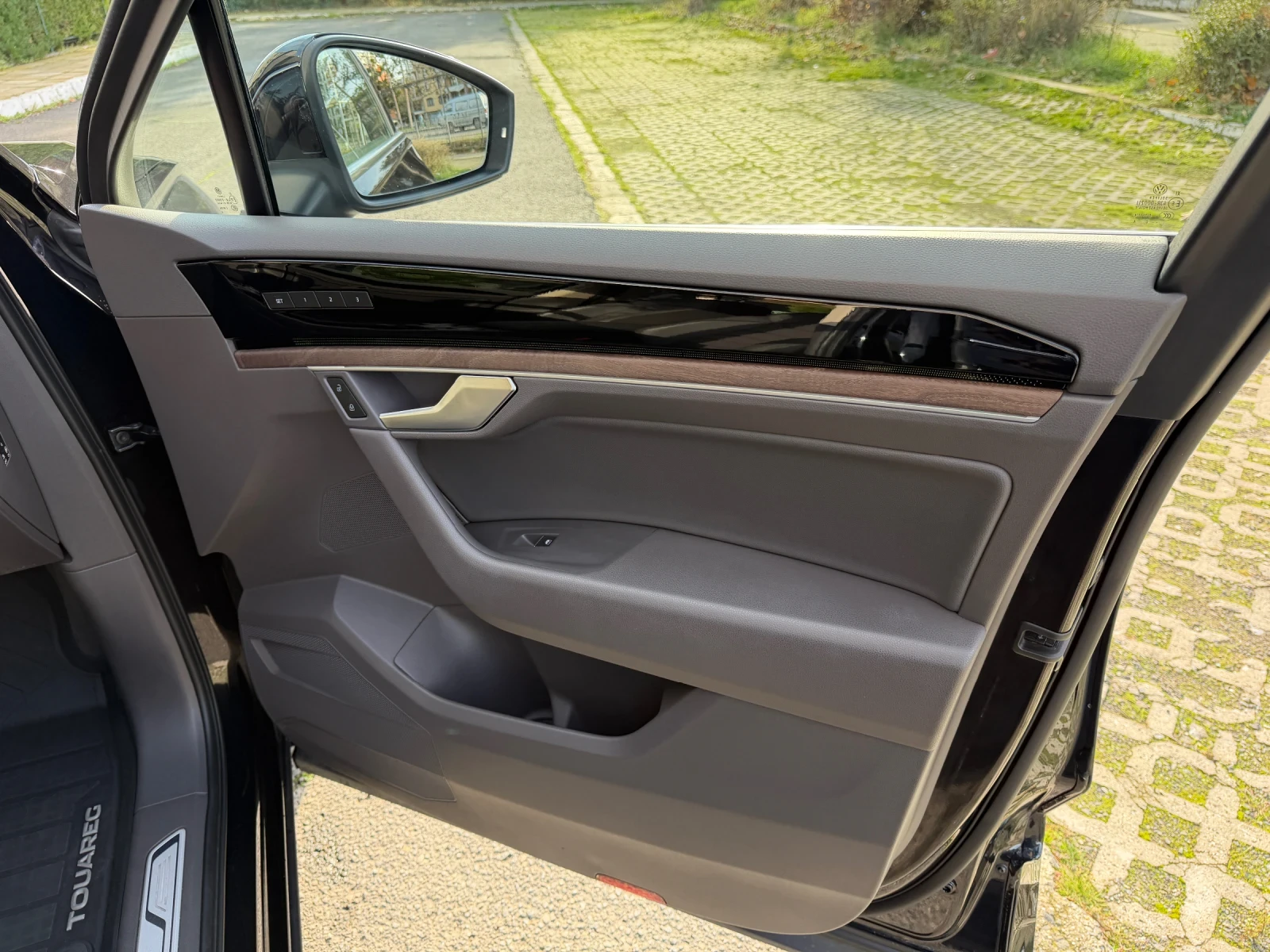 VW Touareg, снимка 16 - Автомобили и джипове - 55330508