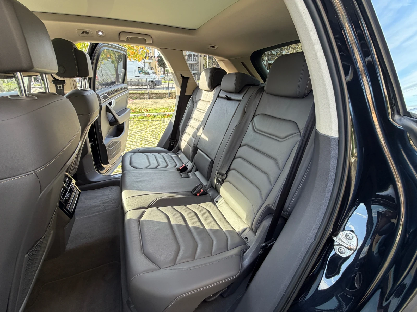 VW Touareg, снимка 8 - Автомобили и джипове - 55330508