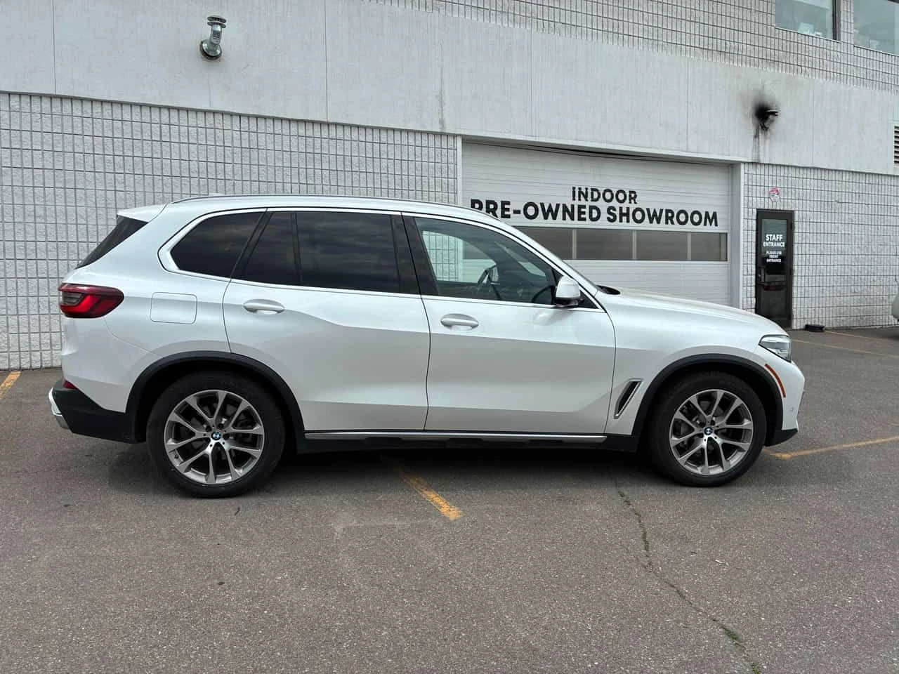 BMW X5 xDrive40i/ 360 / DIS /HUD / CARFAX / АВТОКРЕДИТ , снимка 3 - Автомобили и джипове - 55677713
