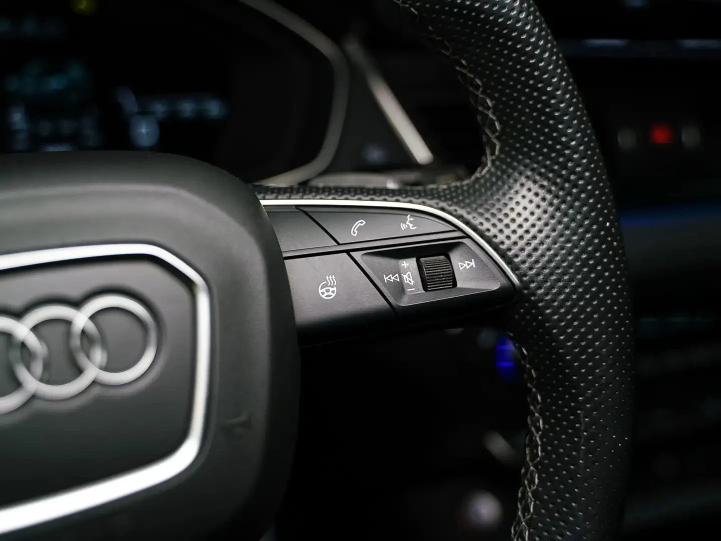 Audi SQ5 TECHNIK BLACK PKG B&O ЦЕНА ДО БЪЛГАРИЯ АВТОКРЕДИТ, снимка 9 - Автомобили и джипове - 55779240