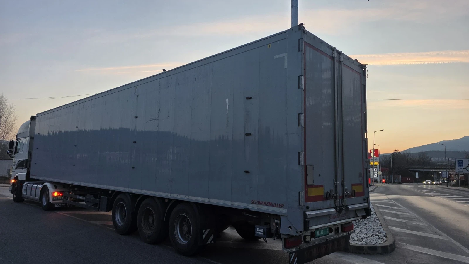 Полуремарке Schwarzmuller ШУБОДЕН 92  куб.см, снимка 4 - Ремаркета - 53738230