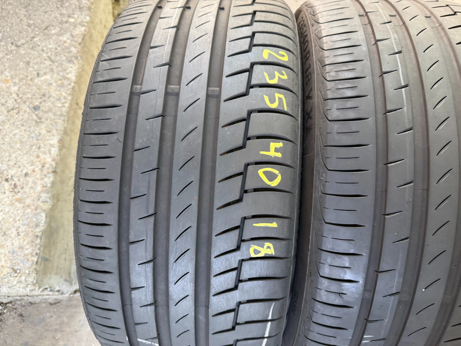 Гуми Летни 235/40R18, снимка 4 - Гуми и джанти - 54444312