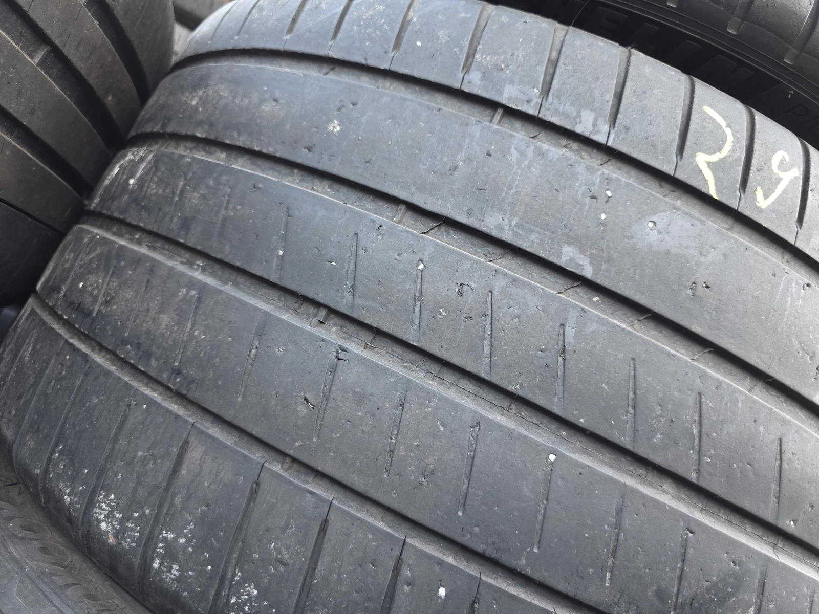 Гуми Летни 305/30R21, снимка 3 - Гуми и джанти - 56685876