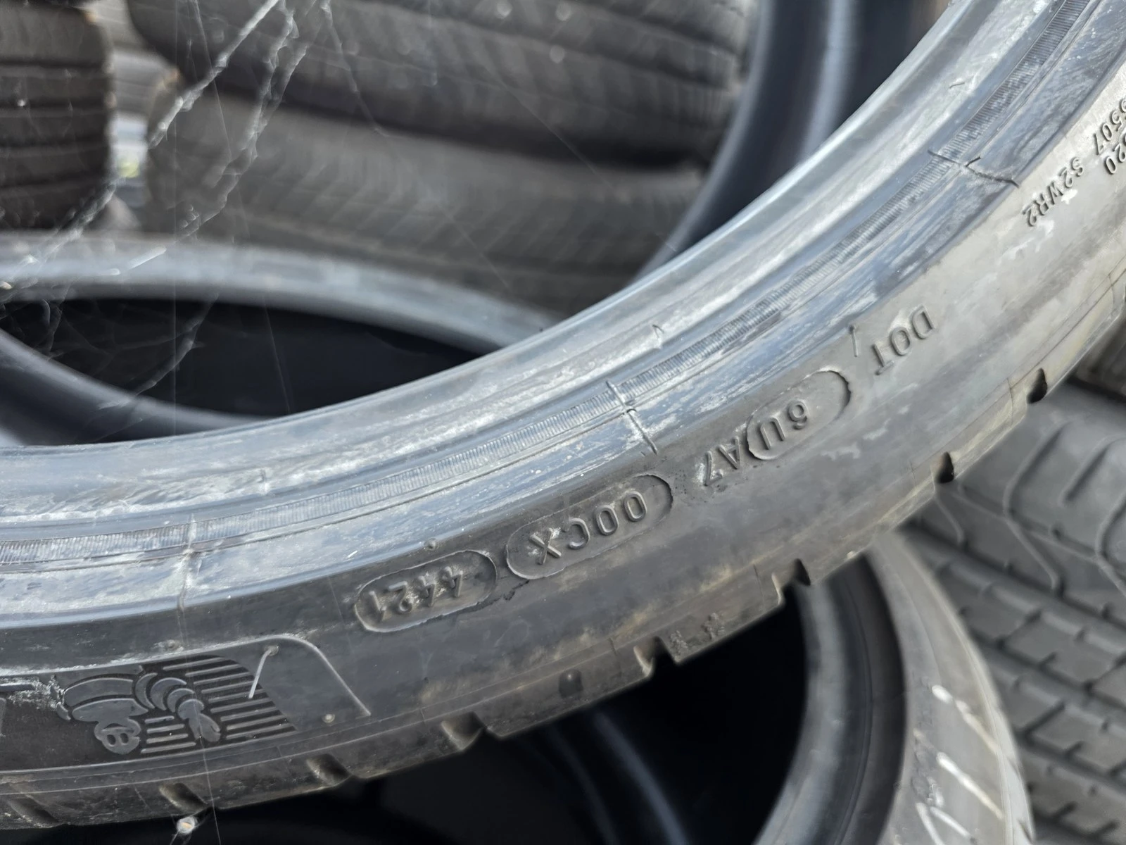 Гуми Летни 305/30R21, снимка 8 - Гуми и джанти - 56685876