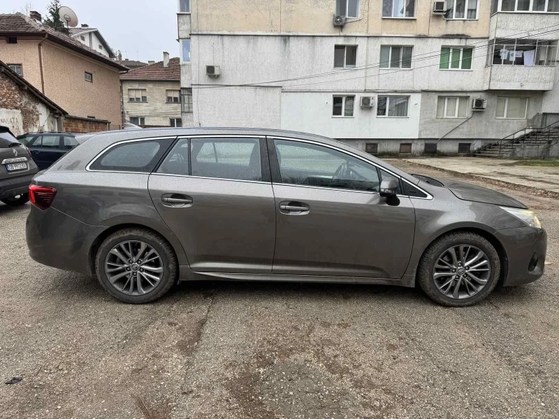 Toyota Avensis, снимка 2 - Автомобили и джипове - 49025940