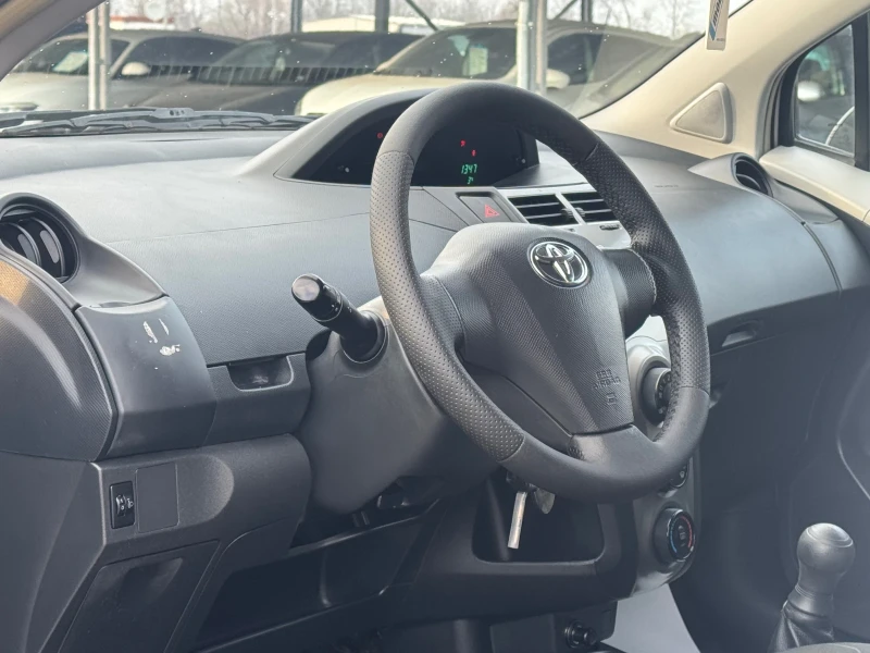 Toyota Yaris 1.0VVT-I ИТАЛИЯ, снимка 7 - Автомобили и джипове - 49159699