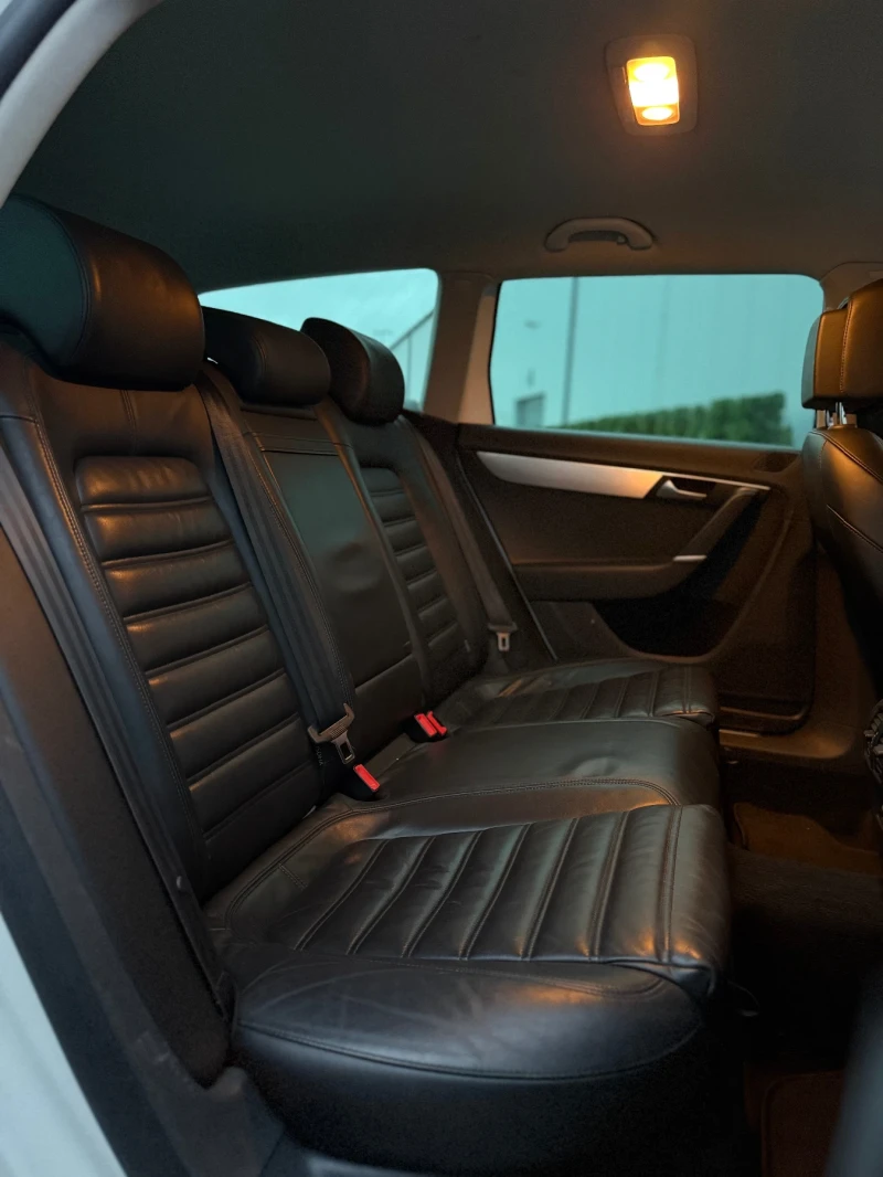 VW Passat 2.0TDI DSG 140кс HIGHLINE, снимка 10 - Автомобили и джипове - 52691177