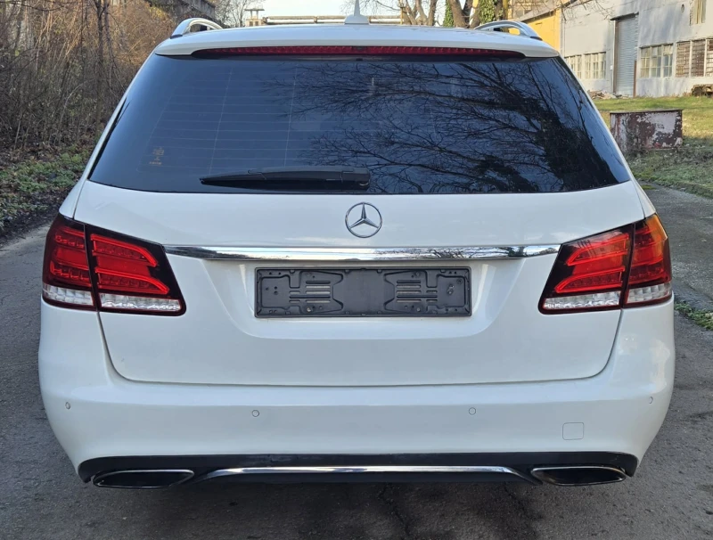 Mercedes-Benz E 220, снимка 3 - Автомобили и джипове - 52860678