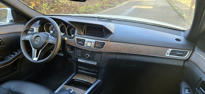 Mercedes-Benz E 220, снимка 9 - Автомобили и джипове - 52860678