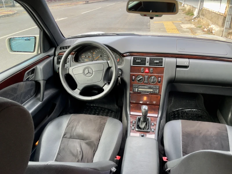 Mercedes-Benz E 200 Elegance, снимка 4 - Автомобили и джипове - 53392499