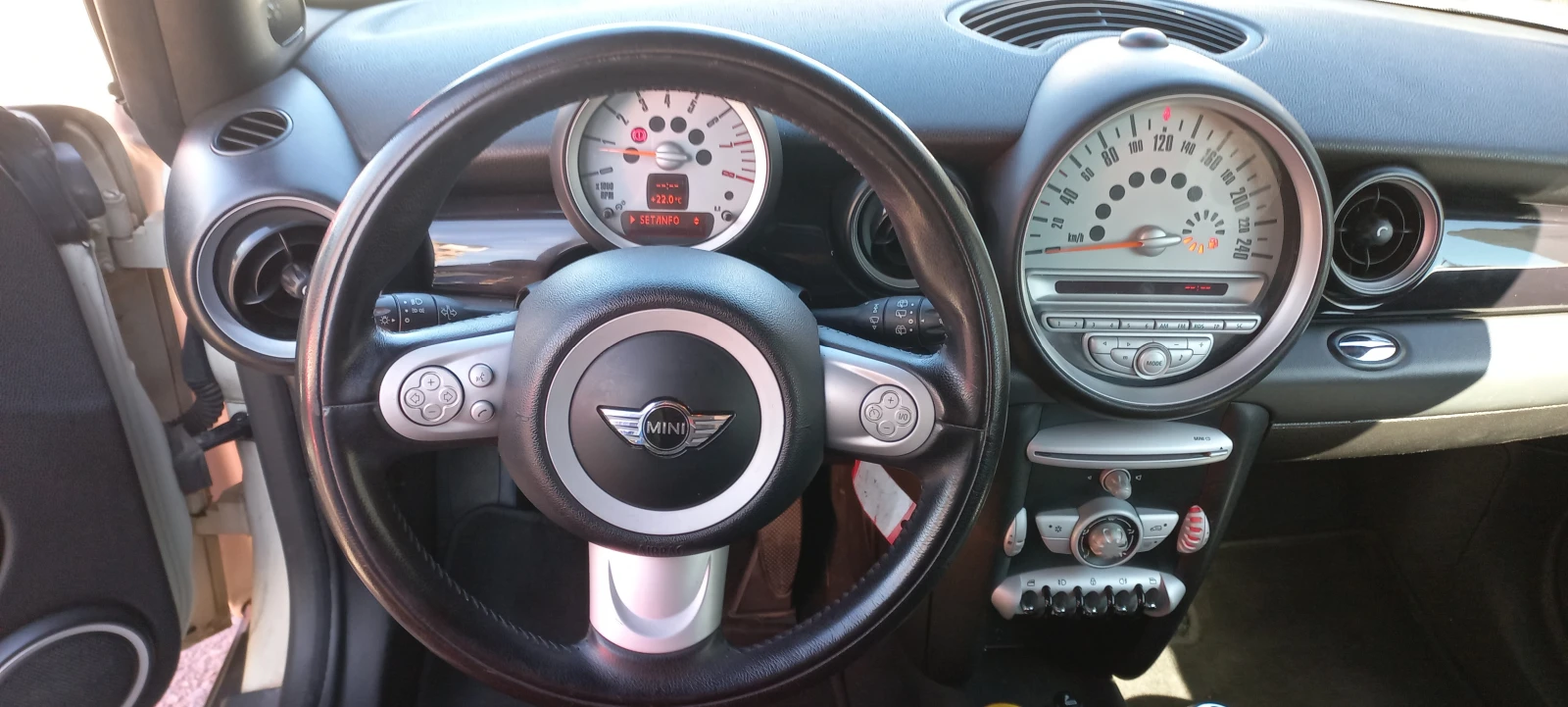 Mini Cooper SWISS-EDITION, снимка 14 - Автомобили и джипове - 48725739