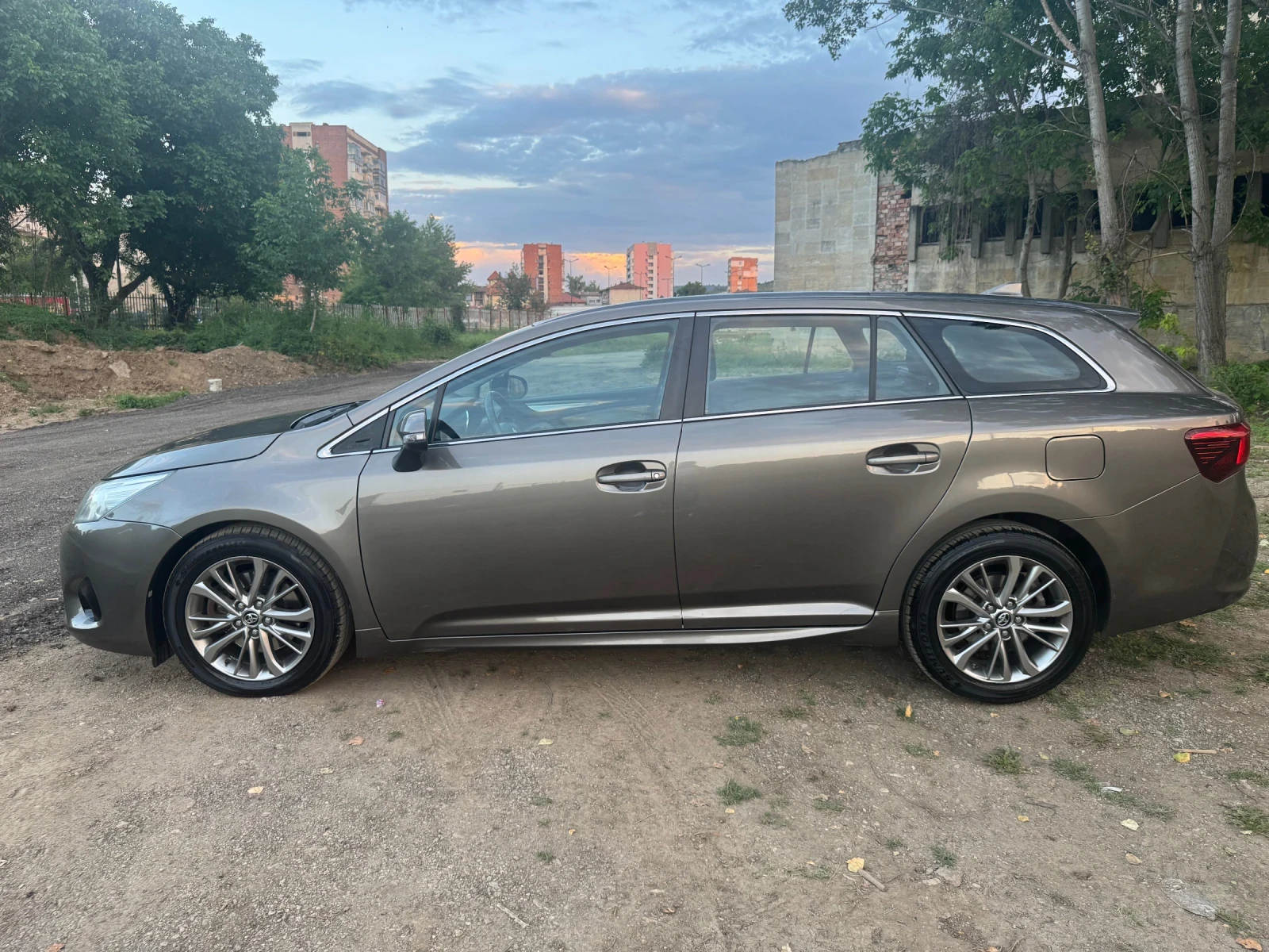 Toyota Avensis  - изображение 4