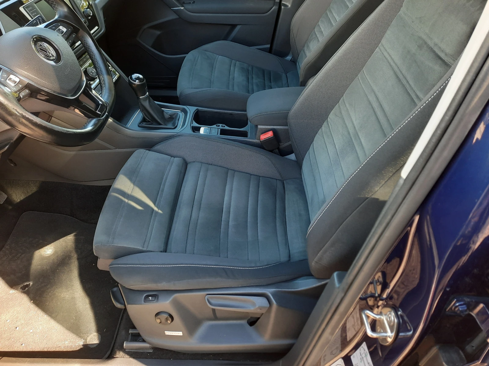 VW Touran 2.0TDI  - изображение 9