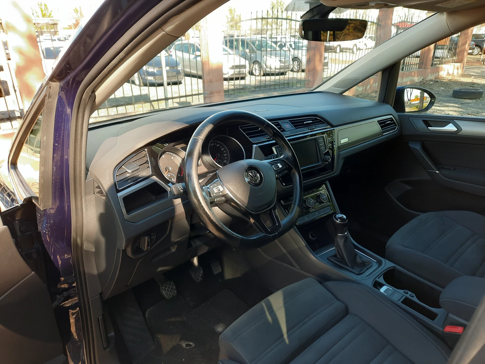 VW Touran 2.0TDI  - изображение 8