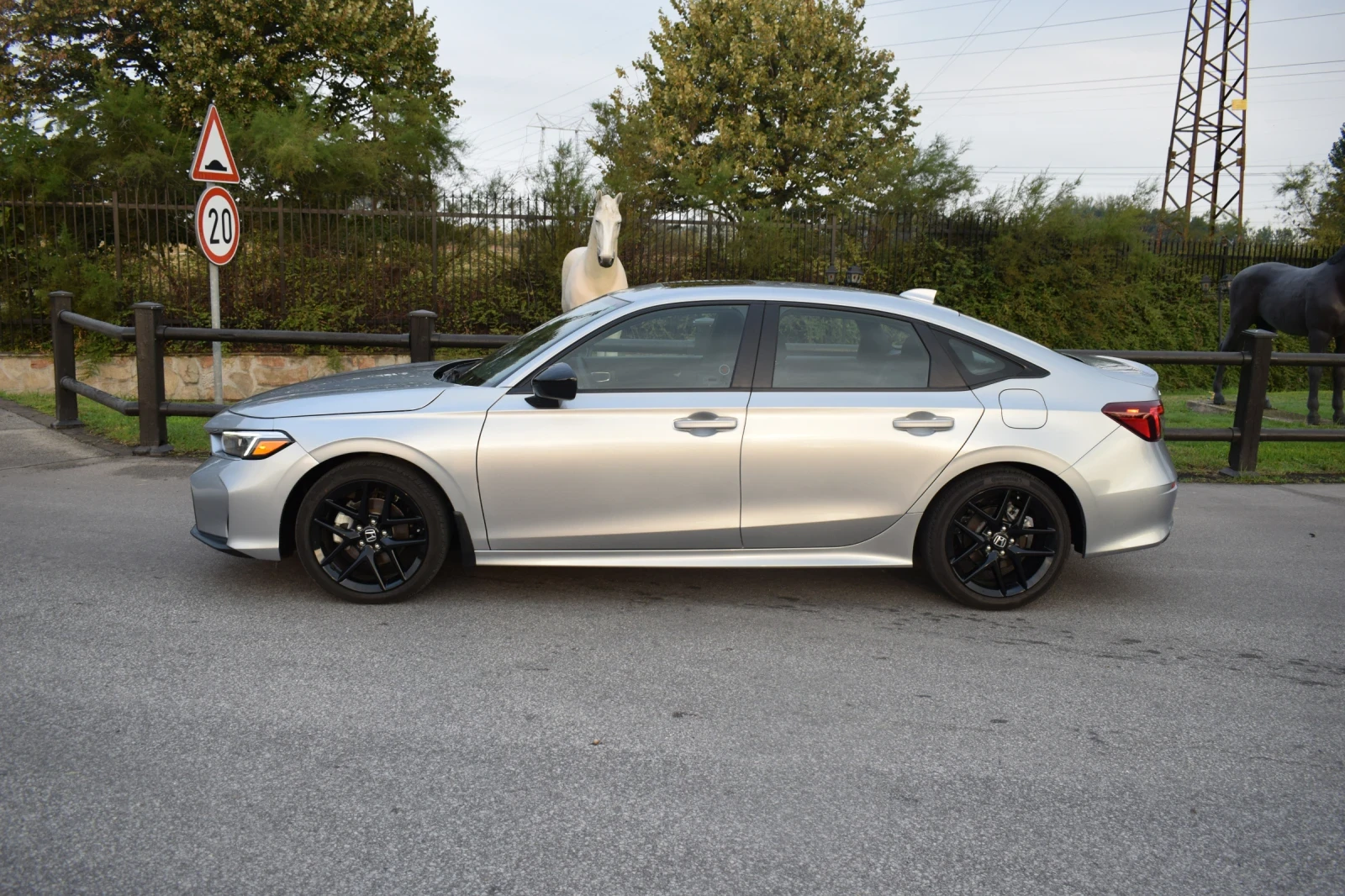 Honda Civic Sport Hybrid  - изображение 7