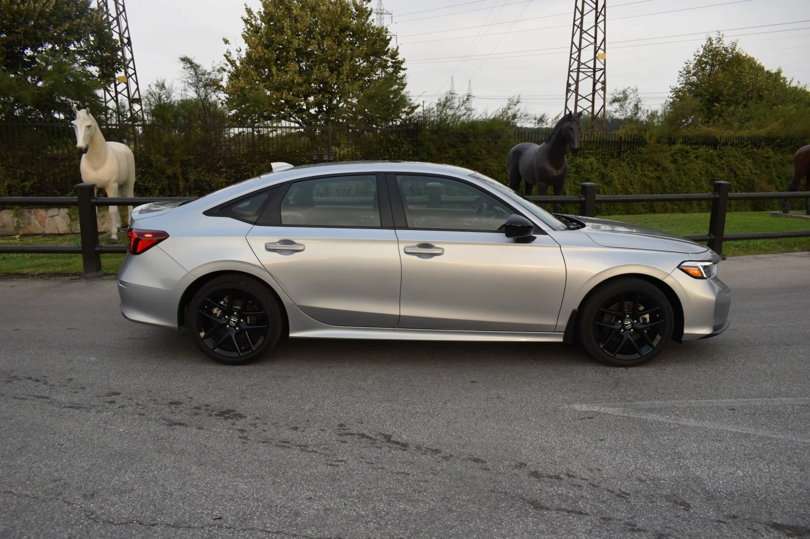 Honda Civic Sport Hybrid  - изображение 4