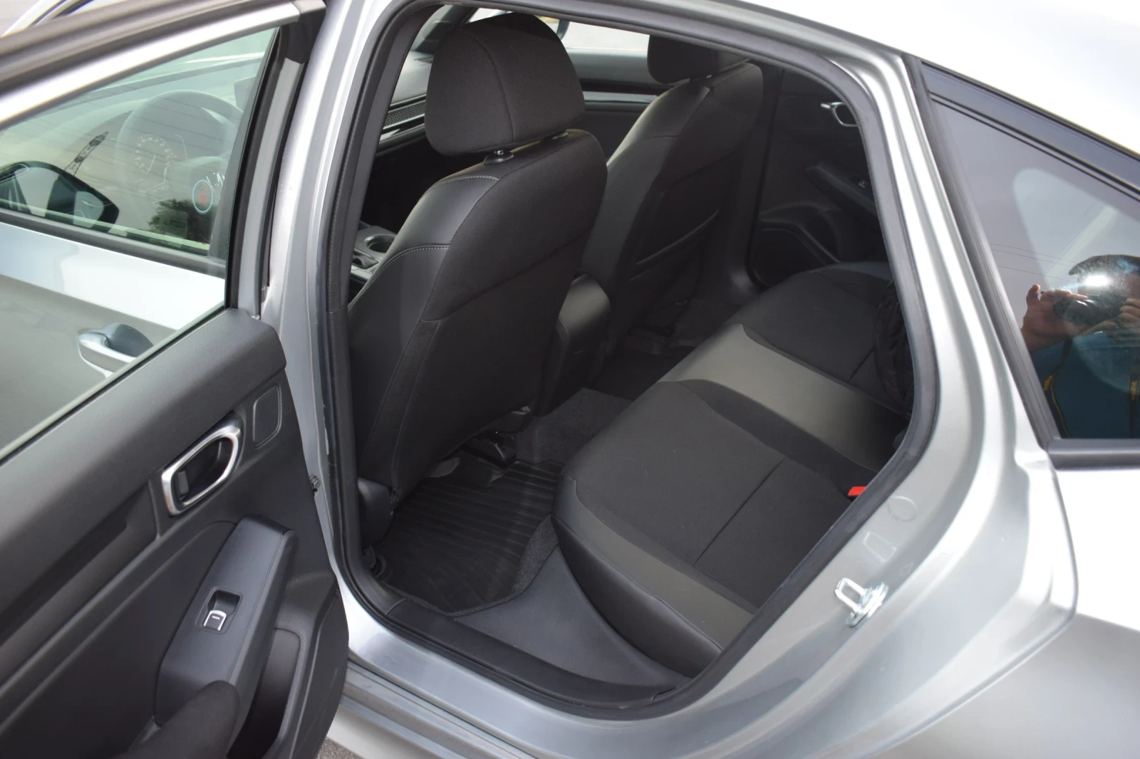 Honda Civic Sport Hybrid  | Mobile.bg   11