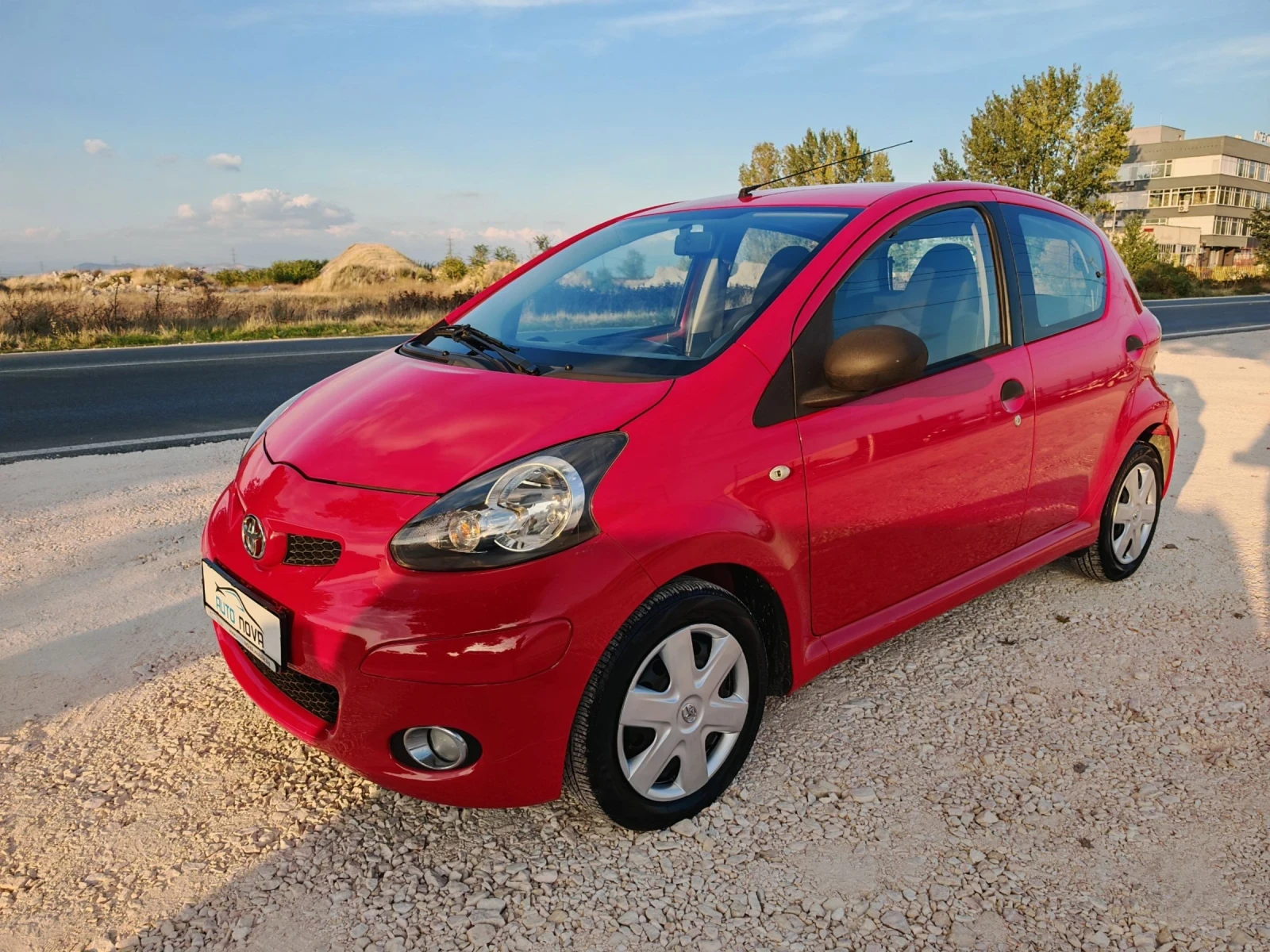 Toyota Aygo 1.0 БЕНЗИН 68 К.С. НОВ ВНОС! УНИКАЛЕН  - изображение 3