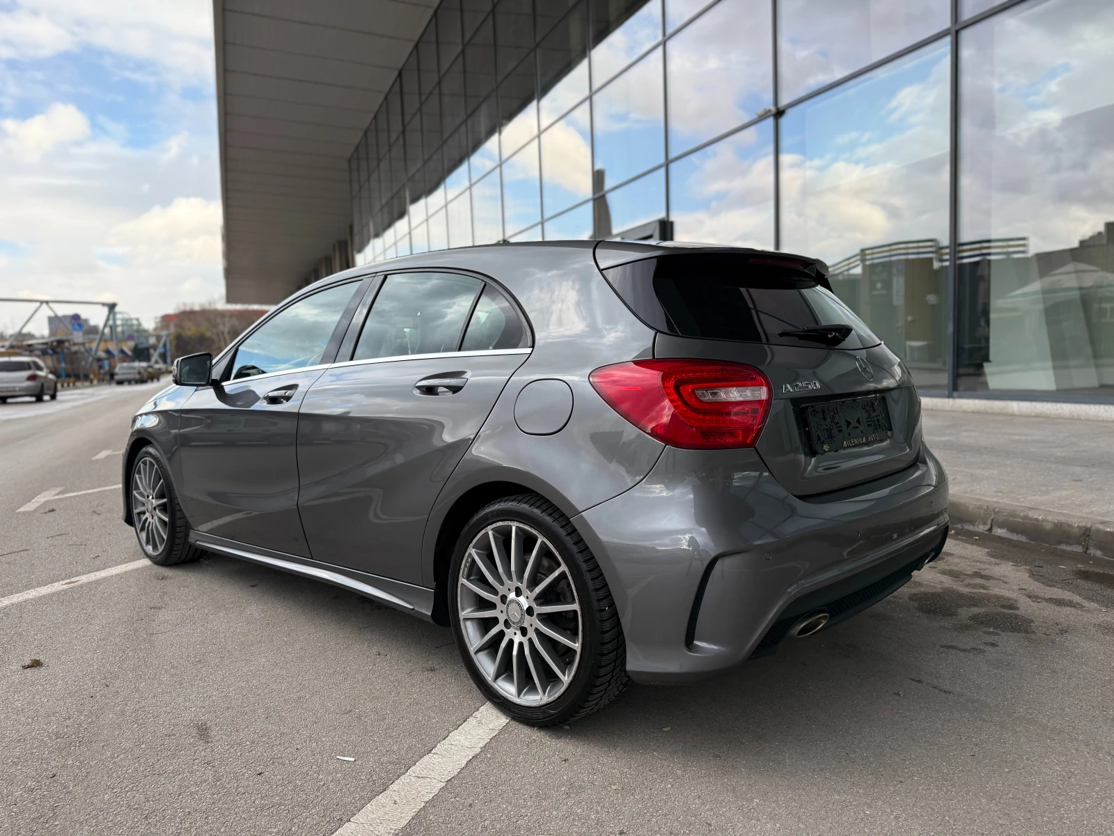 Mercedes-Benz A 250 6 МЕСЕЦА ГАРАНЦИЯ/AMG Пакет/Всички Екстри - изображение 3