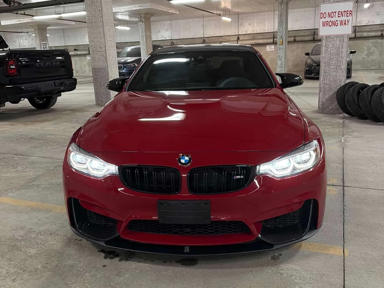 BMW M4  Coupe / HARMAN KARDON / CAMERA / ГУМИ С ДЖАНТИ , снимка 6 - Автомобили и джипове - 54011541