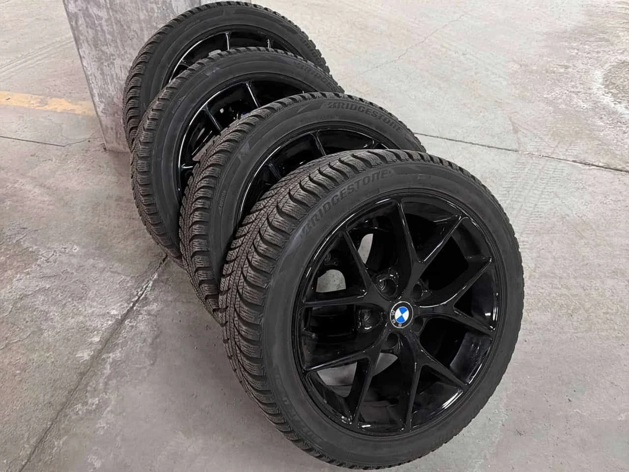 BMW M4  Coupe / HARMAN KARDON / CAMERA / ГУМИ С ДЖАНТИ , снимка 15 - Автомобили и джипове - 54011541