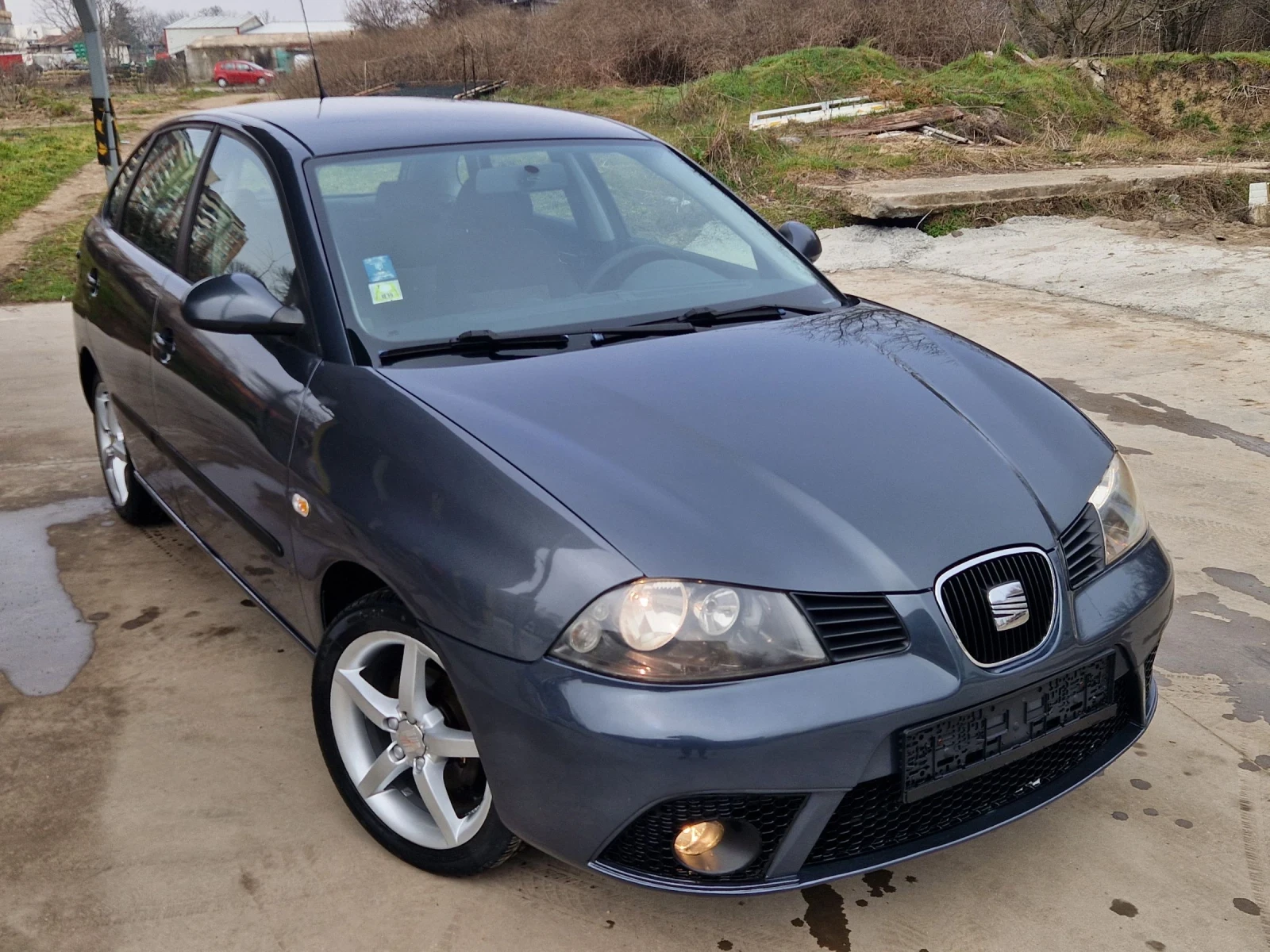 Seat Ibiza 1.2i 70к.с., снимка 3 - Автомобили и джипове - 54085854