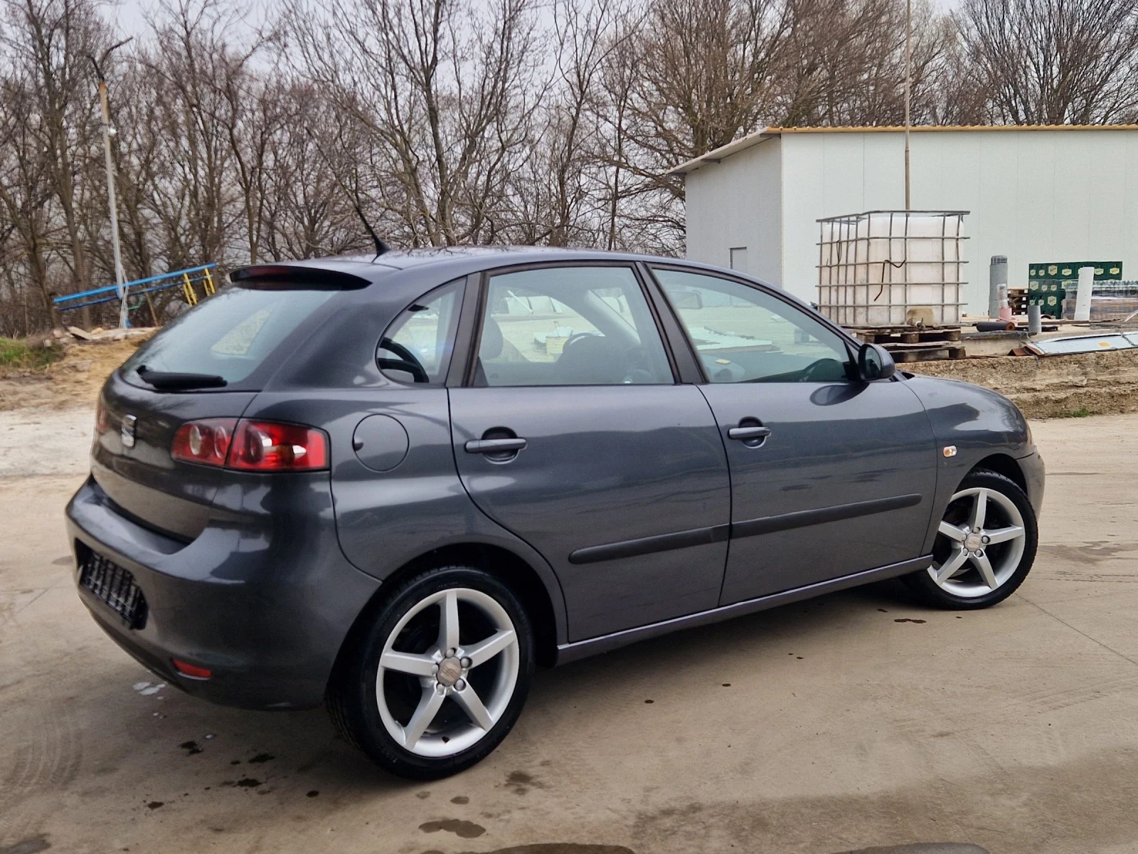 Seat Ibiza 1.2i 70к.с., снимка 2 - Автомобили и джипове - 54085854