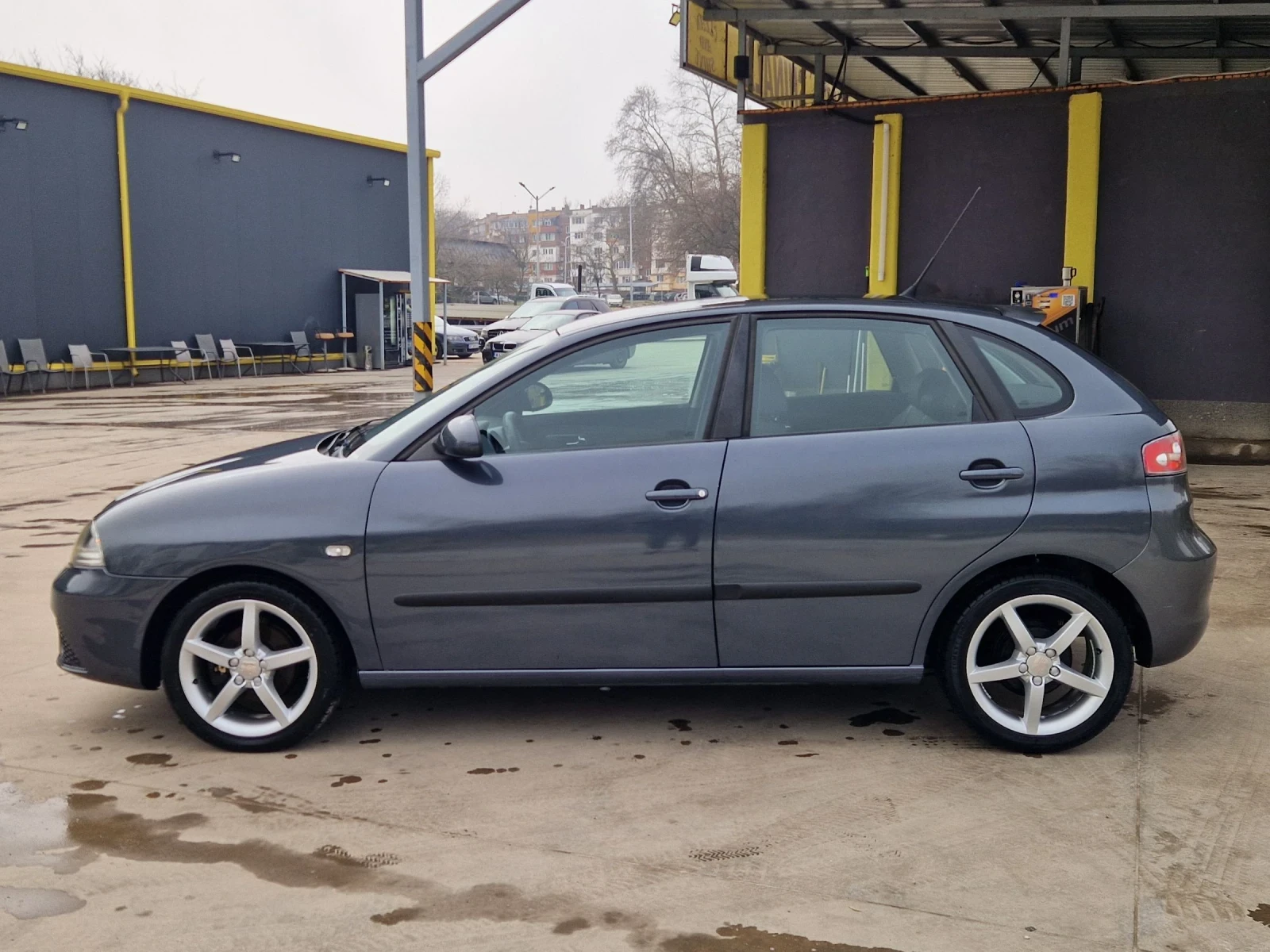 Seat Ibiza 1.2i 70к.с., снимка 7 - Автомобили и джипове - 54085854