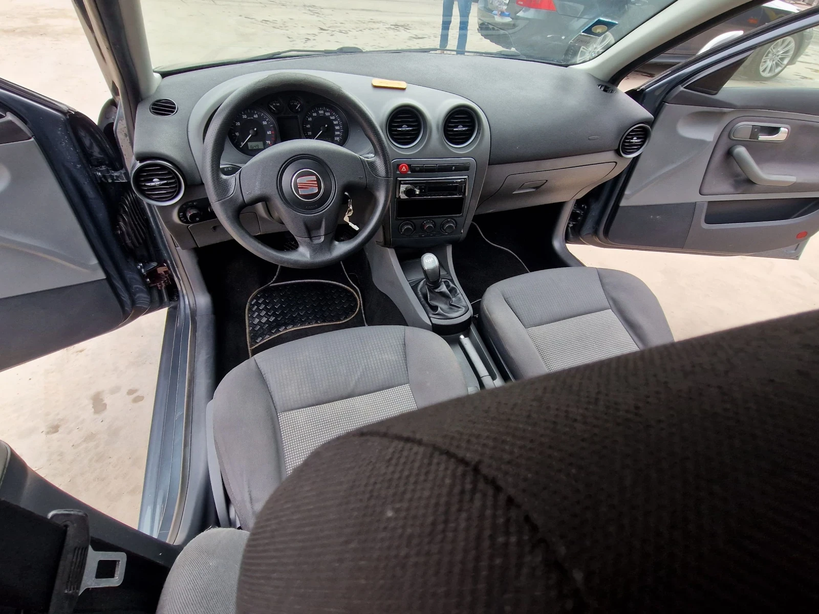 Seat Ibiza 1.2i 70к.с., снимка 8 - Автомобили и джипове - 54085854