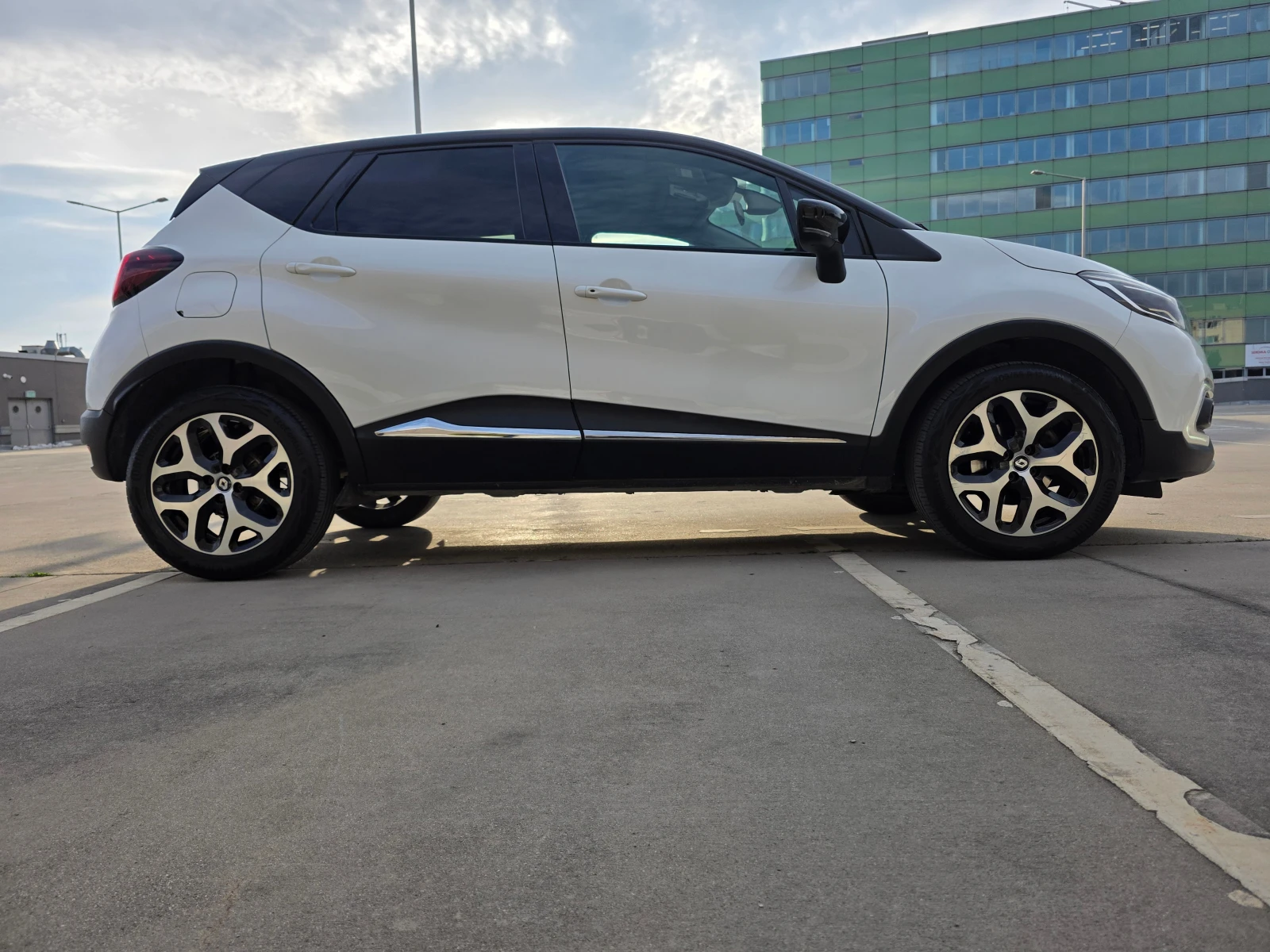 Renault Captur 1, 5 dCi-Eco2-90hp, снимка 4 - Автомобили и джипове - 54283876