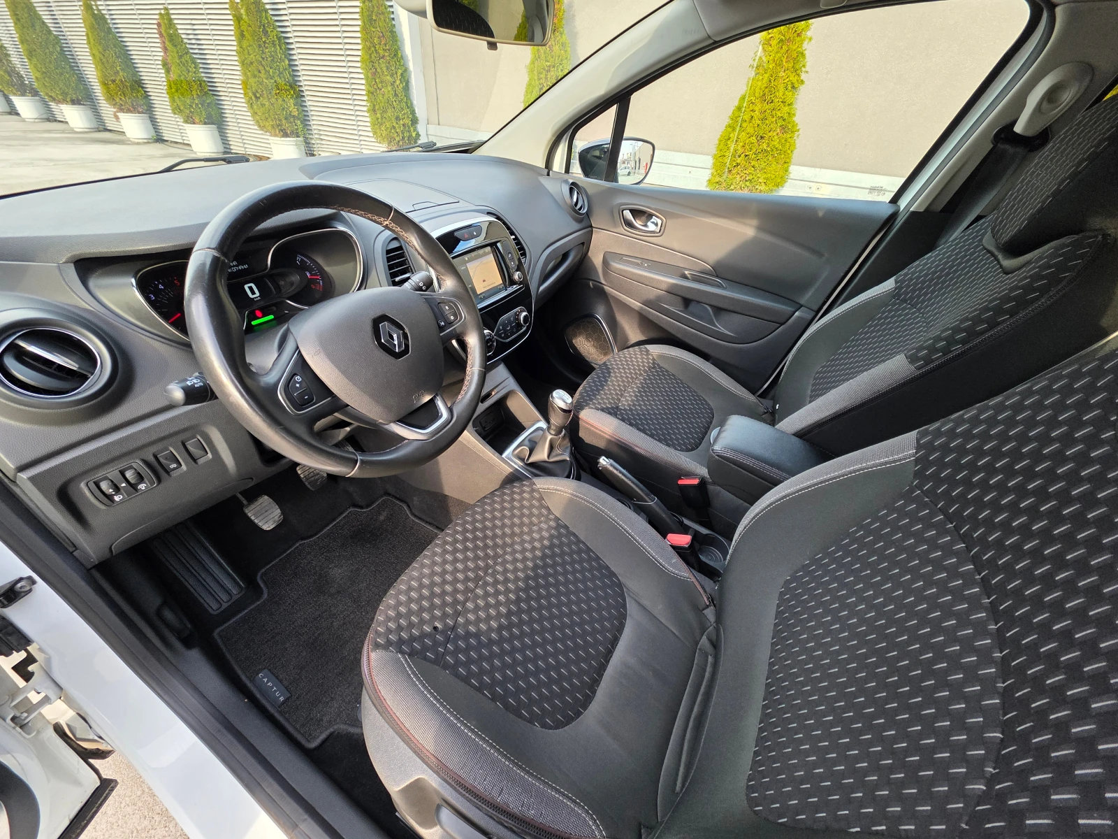 Renault Captur 1, 5 dCi-Eco2-90hp, снимка 11 - Автомобили и джипове - 54283876