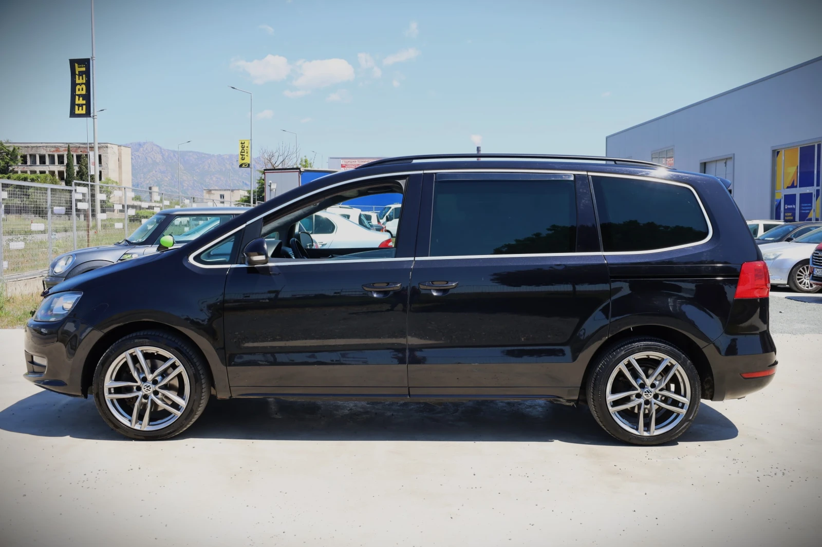 VW Sharan 2.0 TDI, снимка 4 - Автомобили и джипове - 54427696