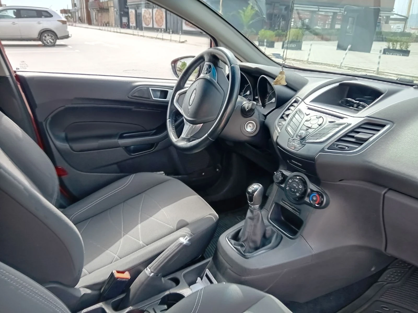 Ford Fiesta 1.25i, снимка 5 - Автомобили и джипове - 54540804