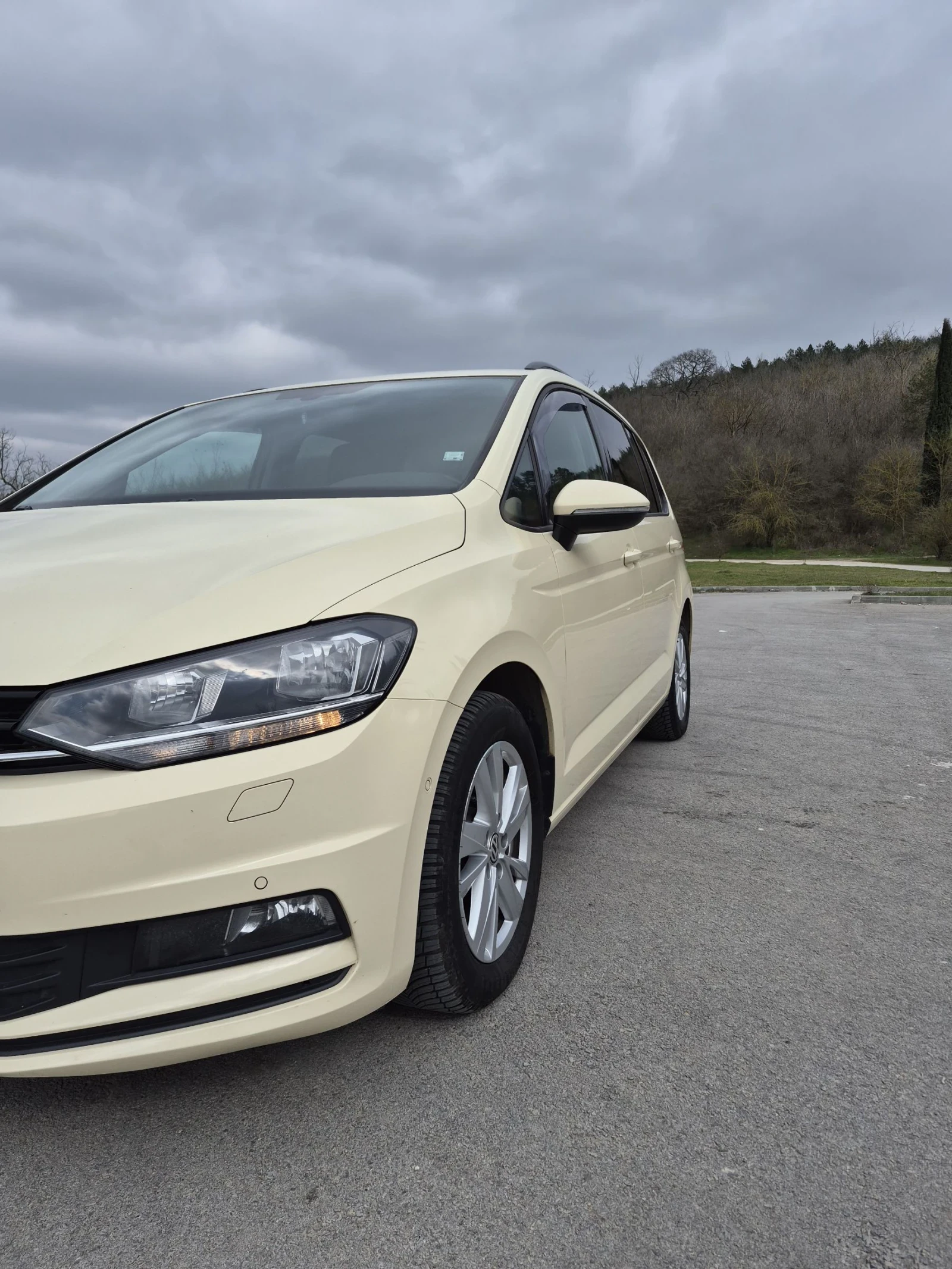 VW Touran, снимка 3 - Автомобили и джипове - 54711853