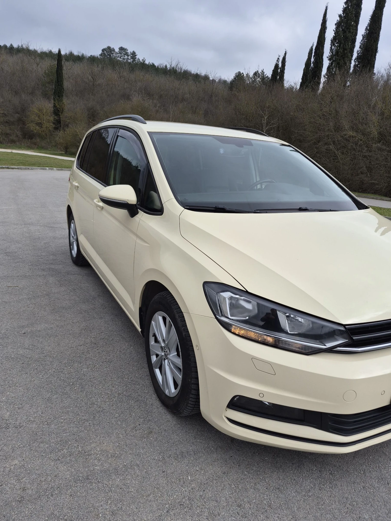 VW Touran, снимка 2 - Автомобили и джипове - 54711853