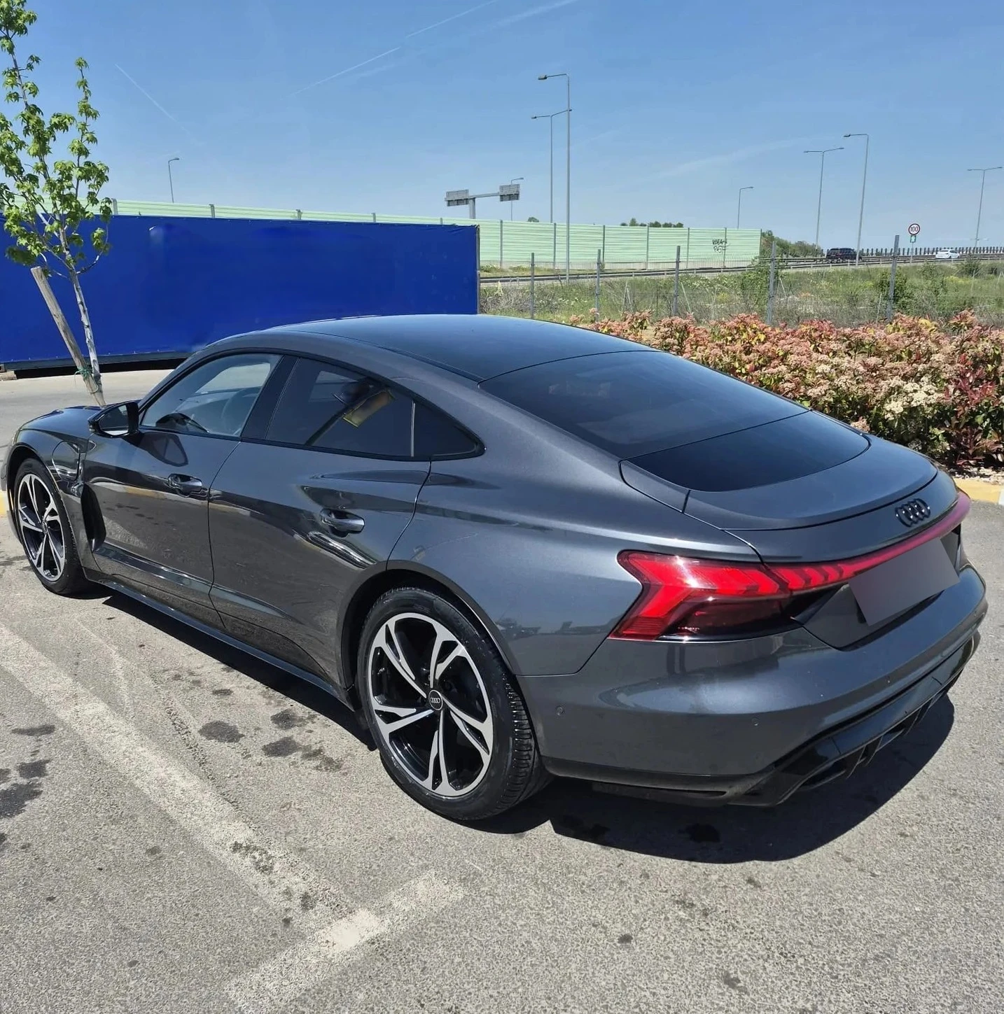Audi E-Tron GT HEAD UP/MASSAGE/ ALL WHEEL STEERING , снимка 3 - Автомобили и джипове - 54736449
