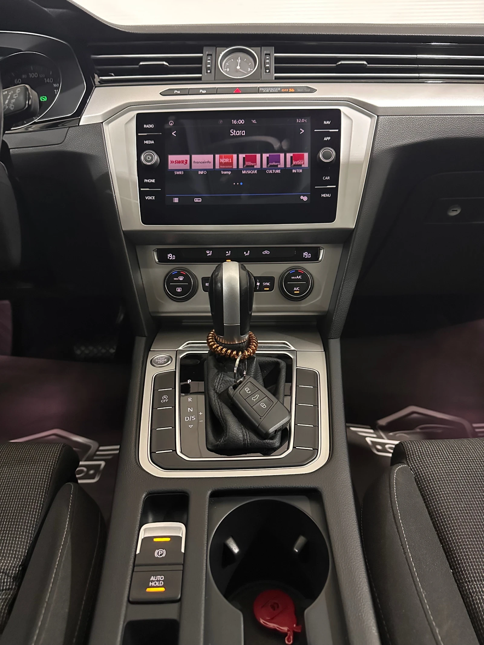 VW Passat AUTO^NAVI, снимка 10 - Автомобили и джипове - 54878288