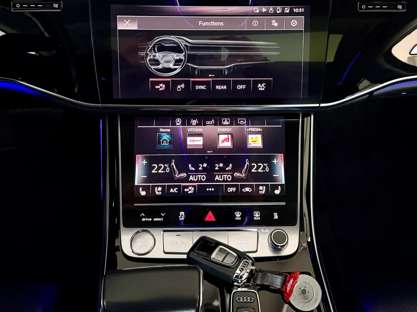Audi A8  Пълна Сервизна История 135 000 км, снимка 8 - Автомобили и джипове - 55012127