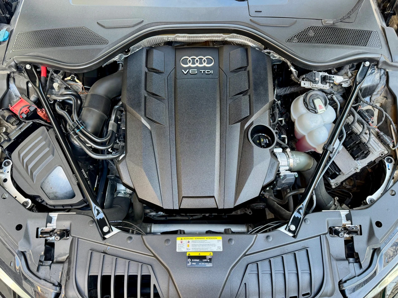 Audi A8  Пълна Сервизна История 135 000 км, снимка 15 - Автомобили и джипове - 55012127