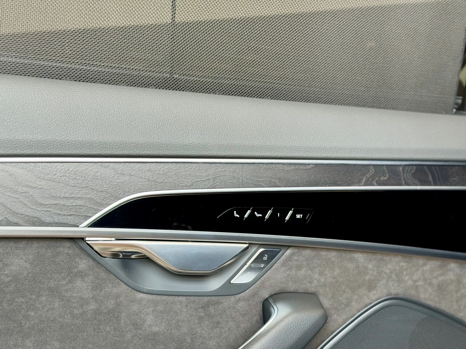 Audi A8  Пълна Сервизна История 135 000 км, снимка 10 - Автомобили и джипове - 55012127