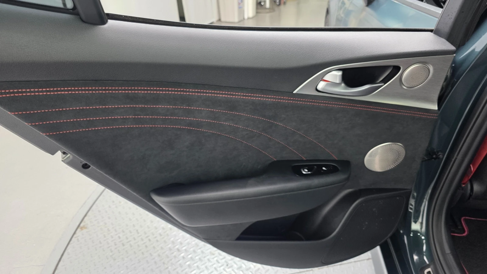 Kia Stinger GT 3.3* AERO PKG* CARBON* AЛКАНТАРА* ОБДУХ, снимка 5 - Автомобили и джипове - 55705230
