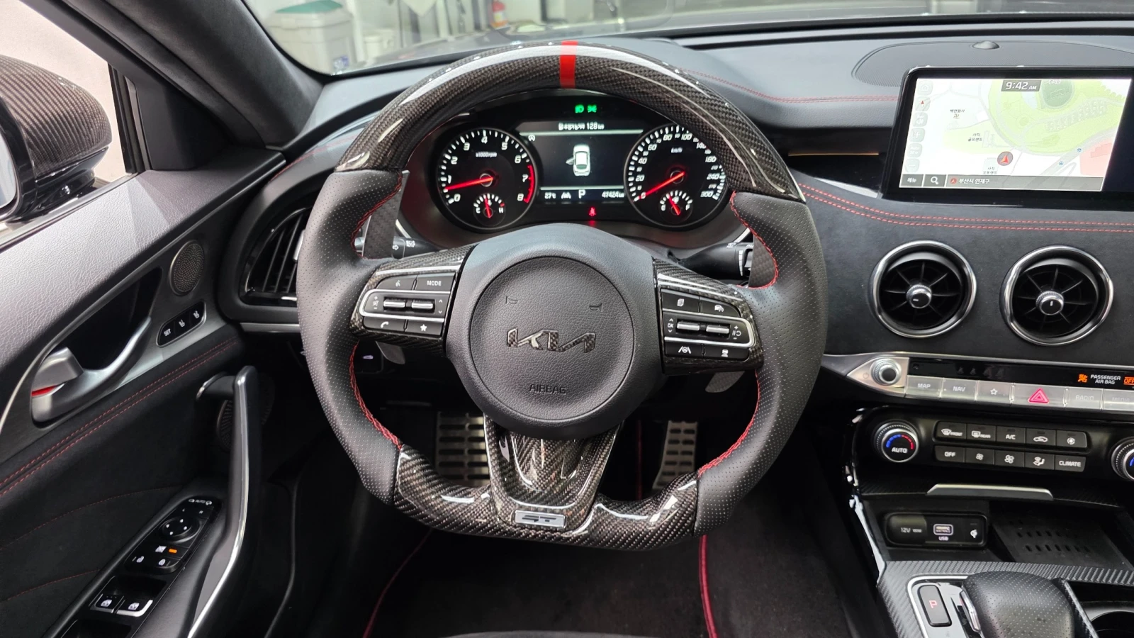 Kia Stinger GT 3.3* AERO PKG* CARBON* AЛКАНТАРА* ОБДУХ, снимка 8 - Автомобили и джипове - 55705230
