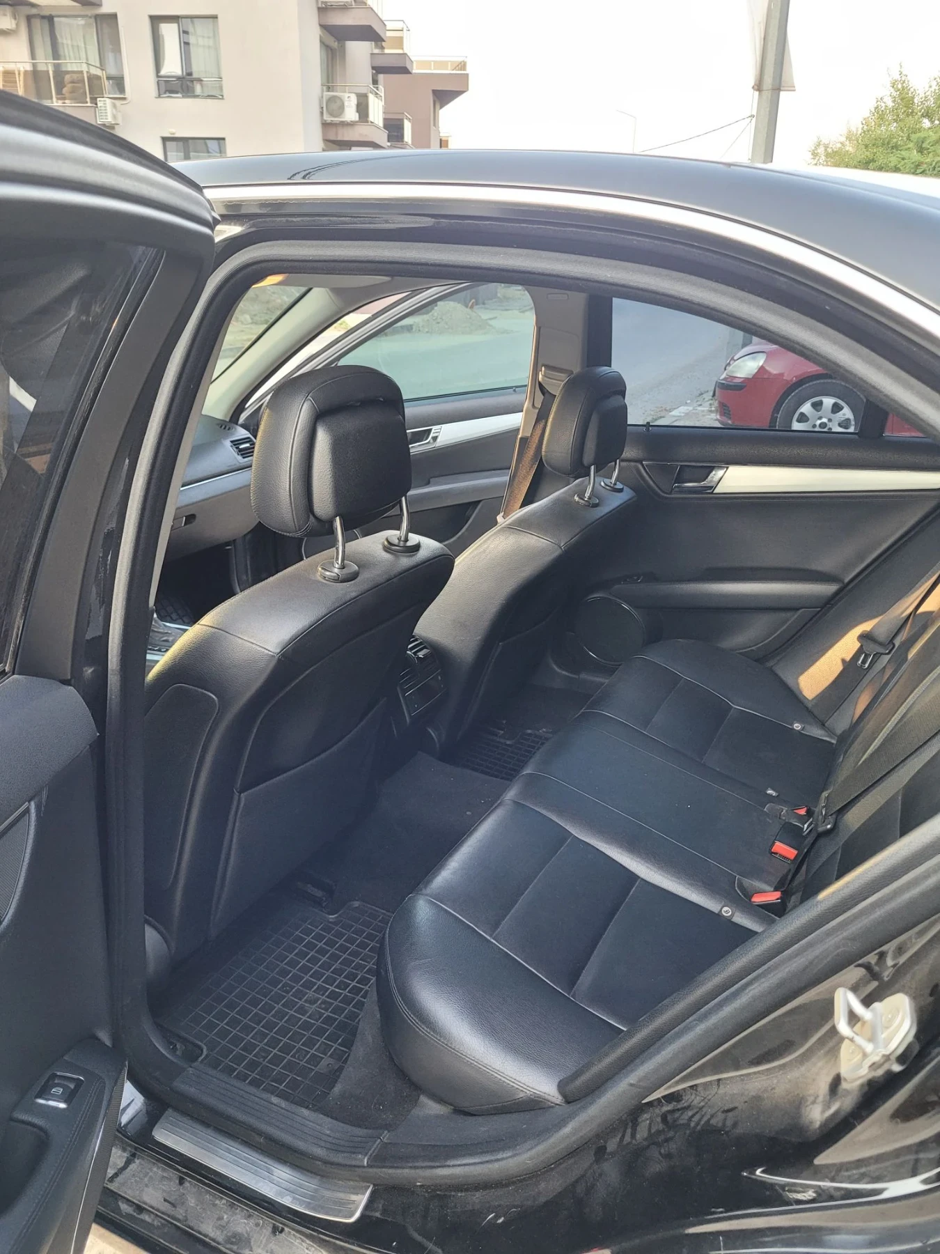 Mercedes-Benz C 320 Avantgarde, снимка 10 - Автомобили и джипове - 55772473