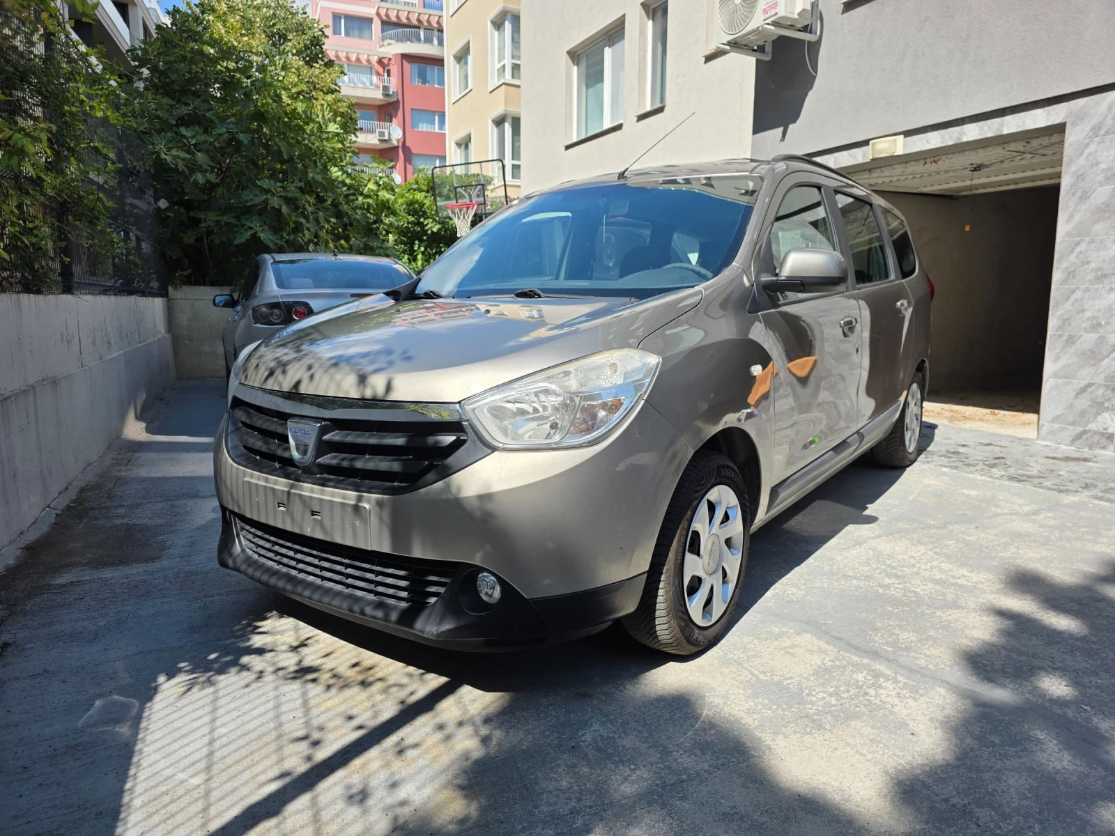 Dacia Lodgy 1.2, снимка 10 - Автомобили и джипове - 55950972