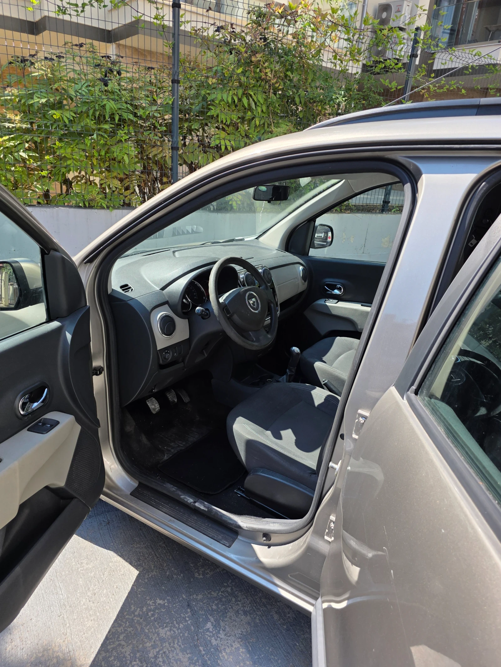 Dacia Lodgy 1.2, снимка 6 - Автомобили и джипове - 55950972