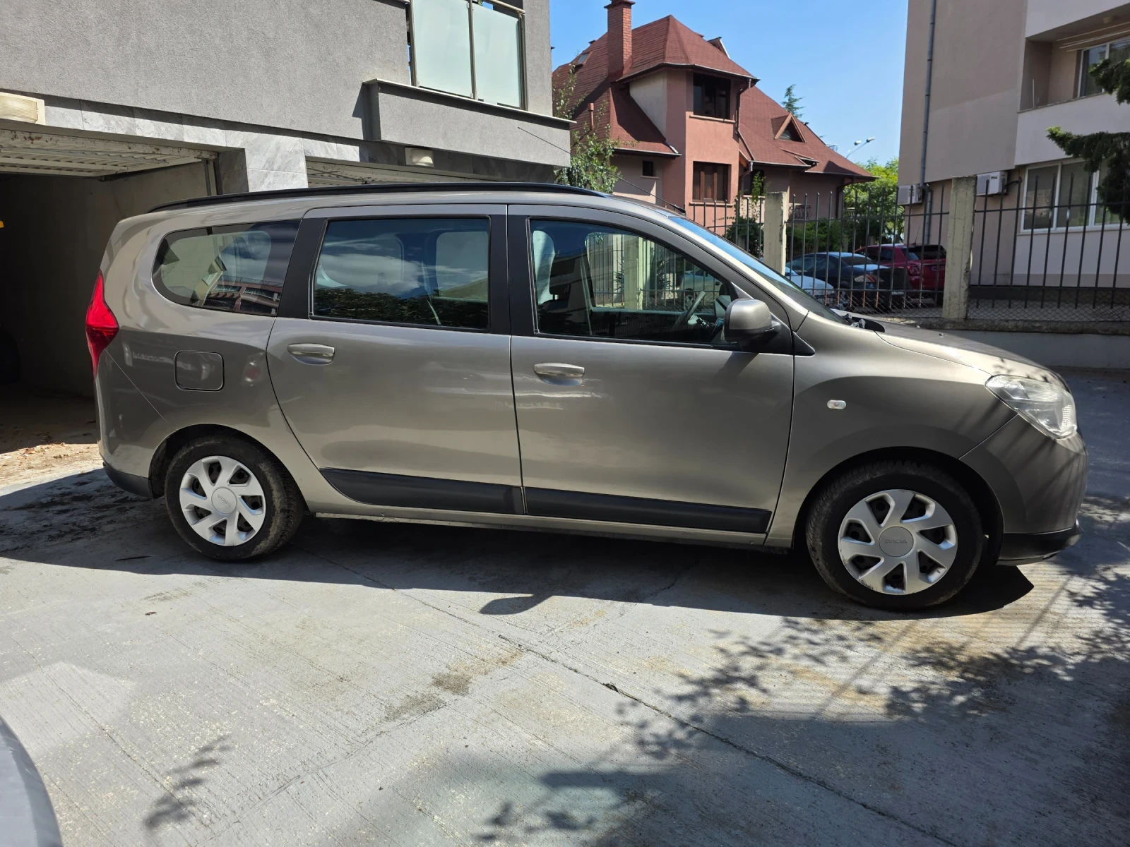Dacia Lodgy 1.2, снимка 2 - Автомобили и джипове - 55950972