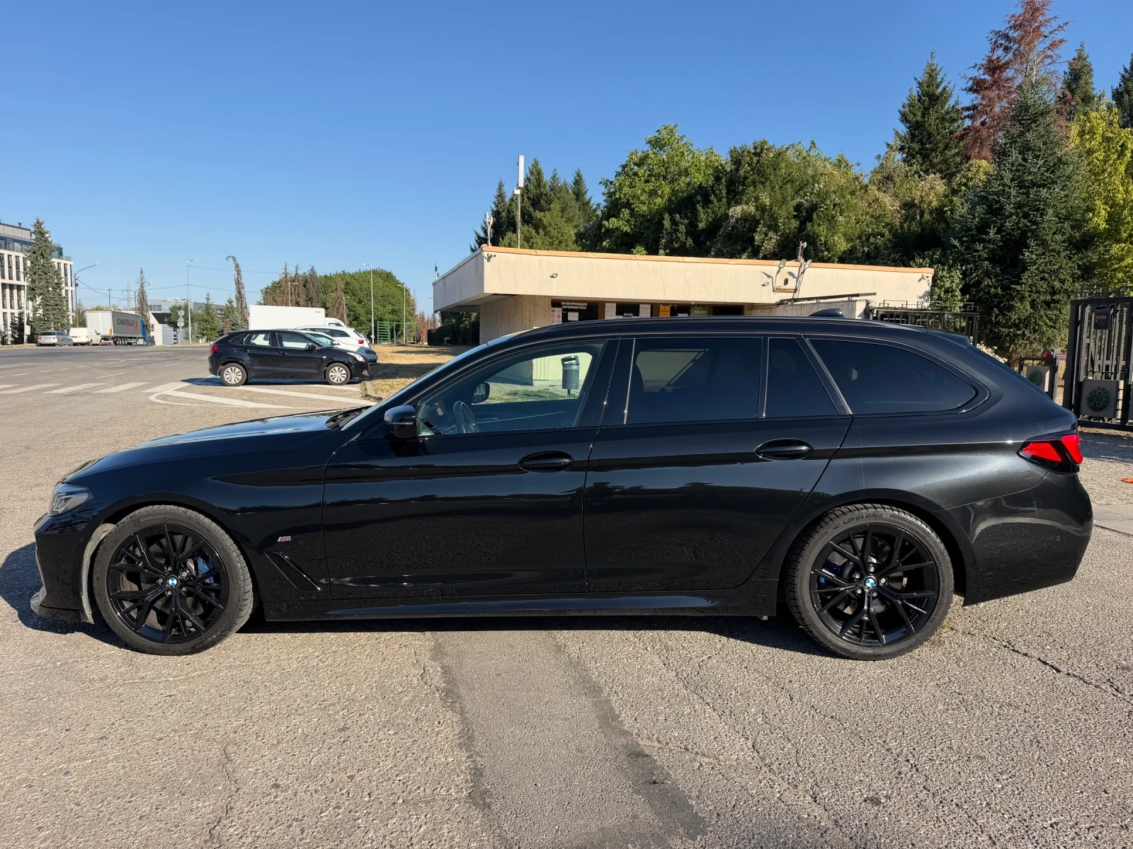 BMW 530 Mild Hybrid M-Package Touring, снимка 8 - Автомобили и джипове - 55992160