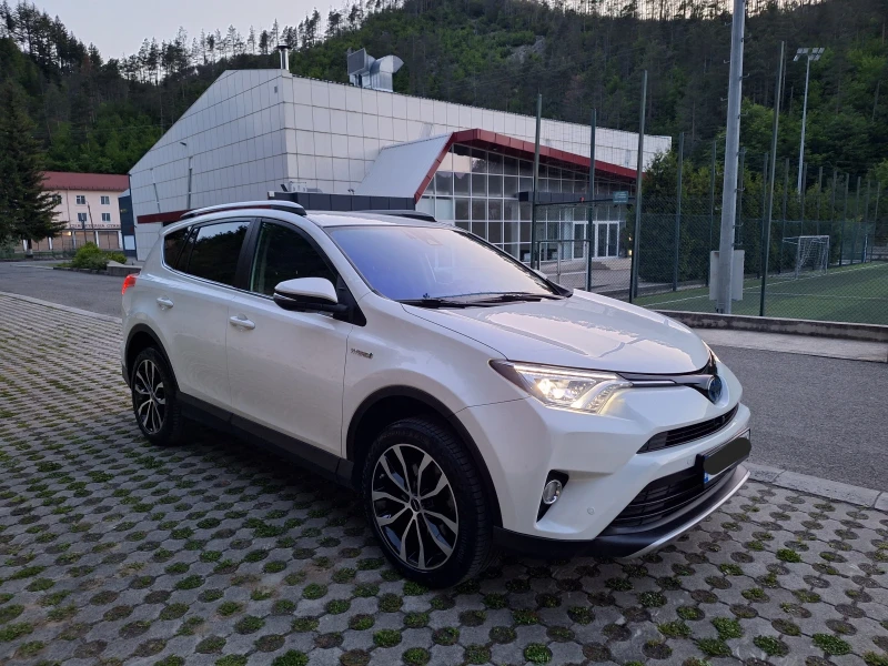 Toyota Rav4 HYBRID/ 4X4 / NAPPA/ Distronic/ 360 camera