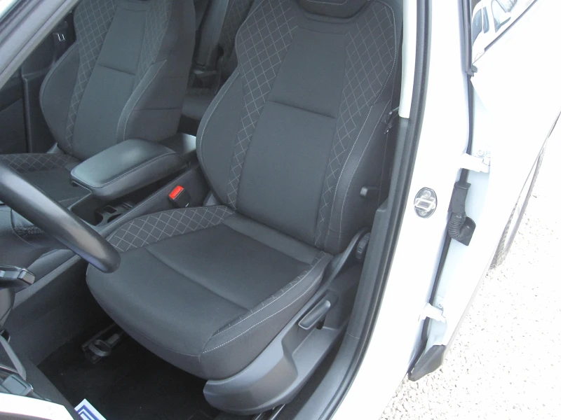 Skoda Karoq 2, 0-TDI 4x4-Ръчка, Navi, Подгрев, , снимка 12 - Автомобили и джипове - 52090902